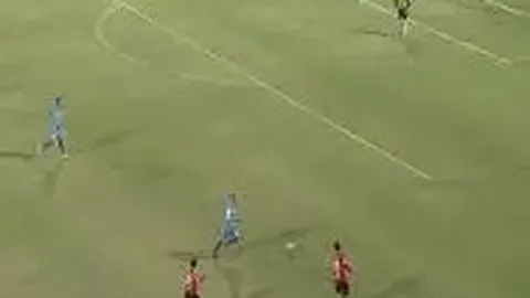 王大雷半场三度失球，手感不佳情绪受影响